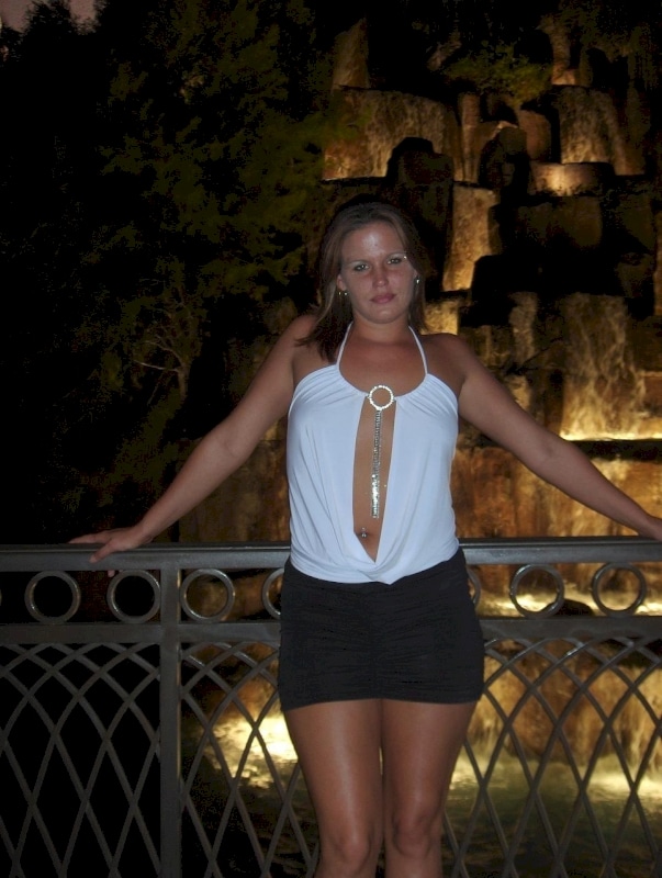 Petite libertine recherche un coquin pour un plan baise sur le 09